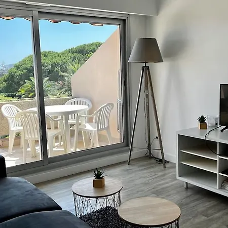 Avec Piscine Et Terrain De Tennis Antibes